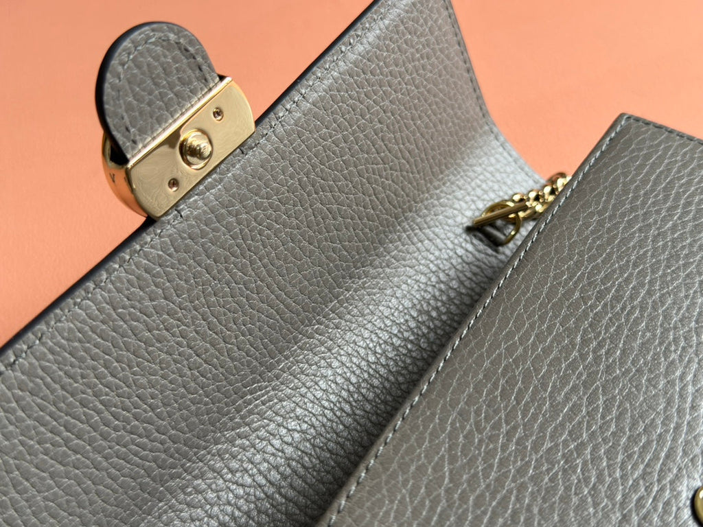 GUCCI INTERLOCKING WOC 20 IN GRAY GRAINY CALFSKIN GOLD HARDWARE