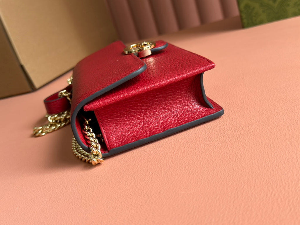 GUCCI INTERLOCKING WOC 20 IN RED PEBBLED GRAINY CALFSKIN GOLD HARDWARE