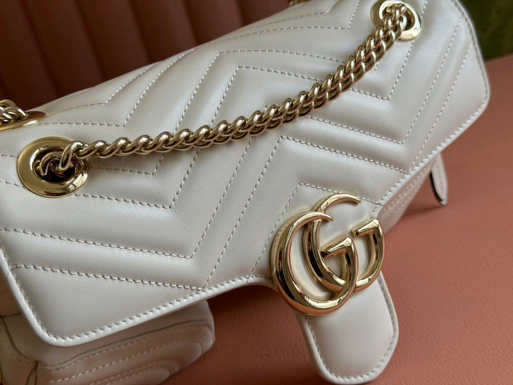 GUCCI MARMONT SMALL MULTI-POCKET BAG 25 IN WHITE CALFSKIN GOLD HARDWARE