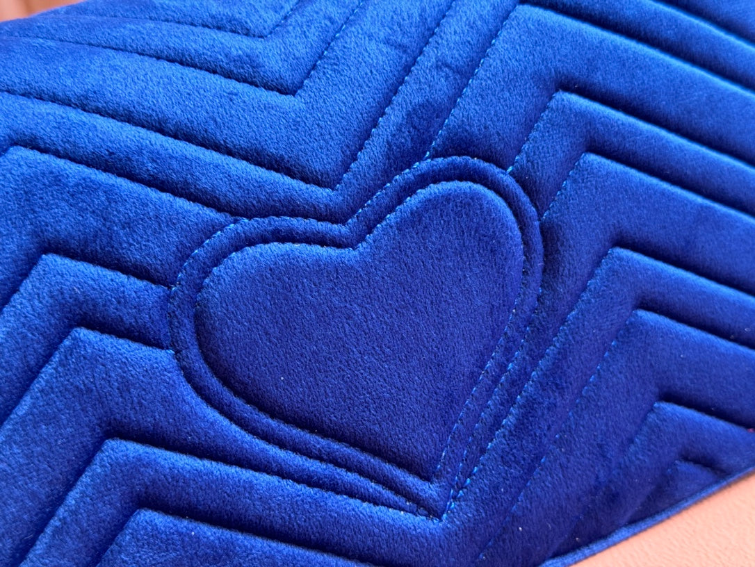 GUCCI 25S  MARMONT 26 CM IN DARK BLUE VELVET WITH GOLD HARDWARE
