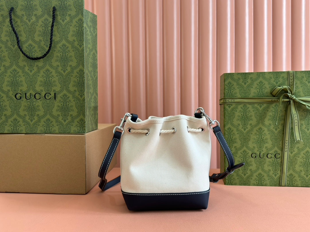 GUCCI SMALL DRAWSTRING SHOULDER BAG 21 IN WHITE CANVAS DARK BLUE CALFSKIN