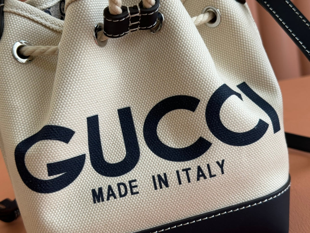 GUCCI SMALL DRAWSTRING SHOULDER BAG 21 IN WHITE CANVAS DARK BLUE CALFSKIN