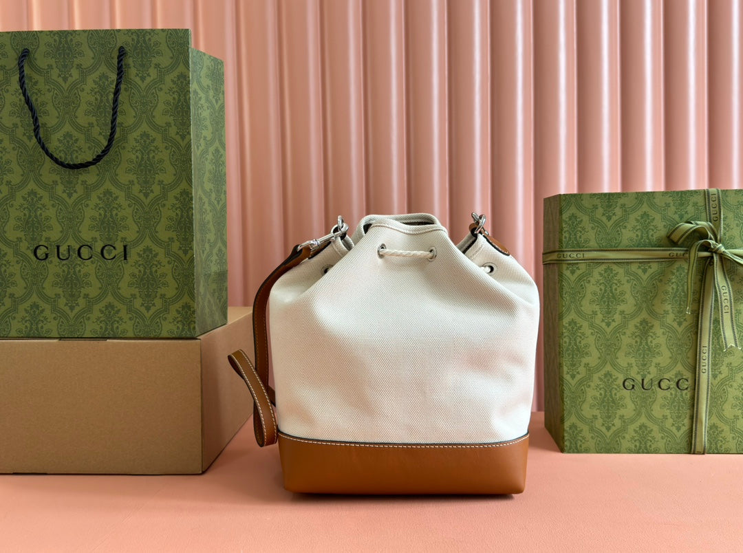 GUCCI DRAWSTRING SHOULDER BAG LOGO PRINT 31 IN WHITE CANVAS BROWN CALFSKIN