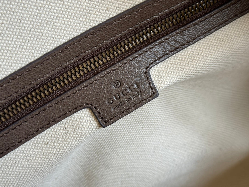 GUCCI SAVOY MEDIUM DUFFLE BAG 44 IN BEIGE AND EBONY  SUPREME CANVAS