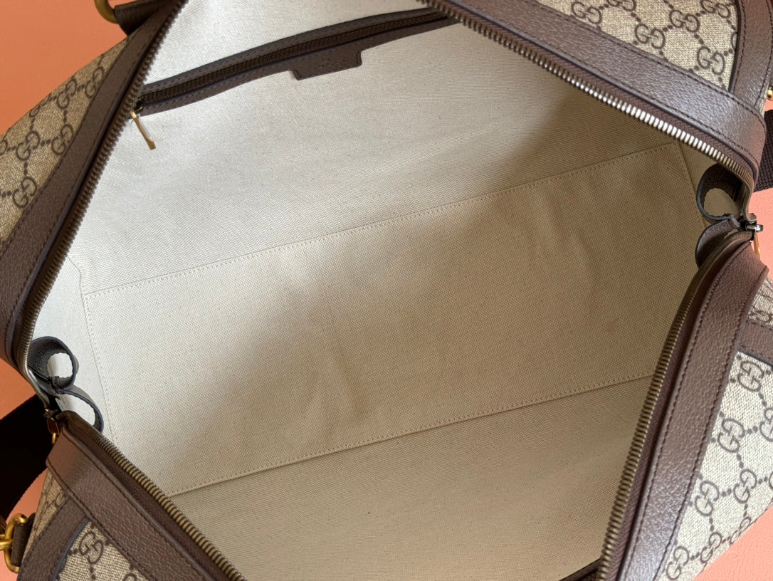 GUCCI SAVOY MEDIUM DUFFLE BAG 44 IN BEIGE AND EBONY  SUPREME CANVAS
