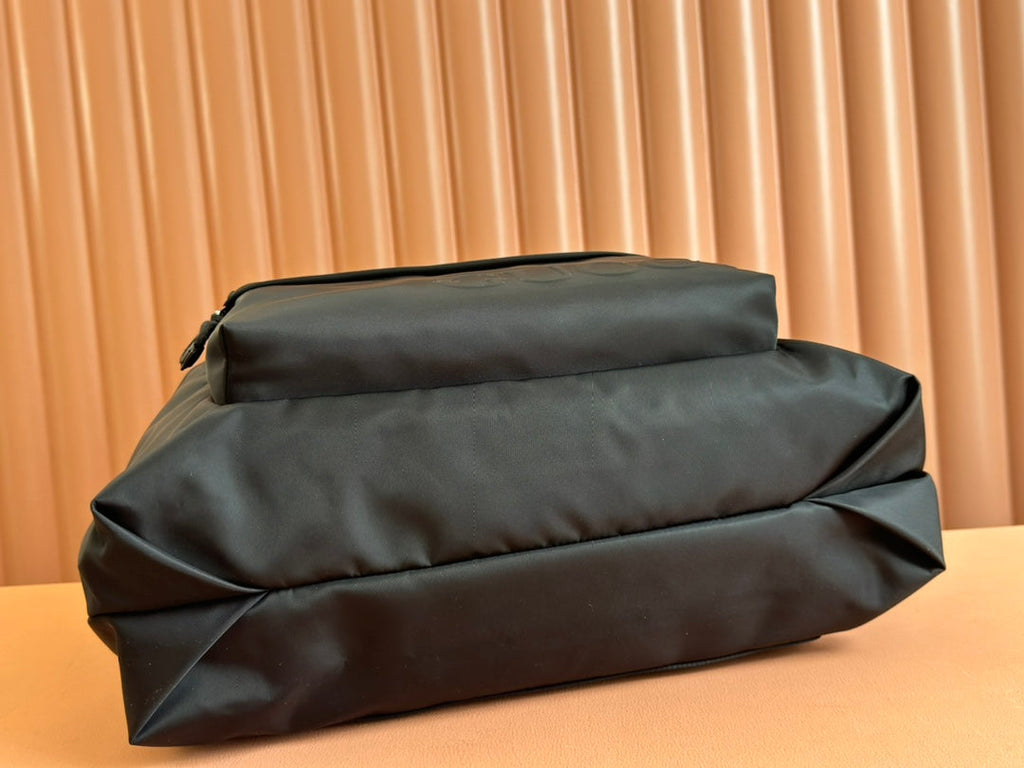 GUCCI WEB STRIPE-STRAP TOTE BAG 45 IN BLACK CANVAS