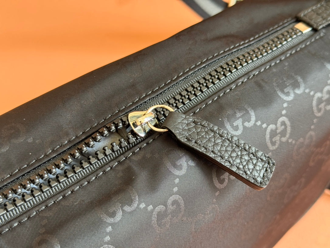 GUCCI NYLON LINE BODY BAG 27 IN BLACK  CANVAS
