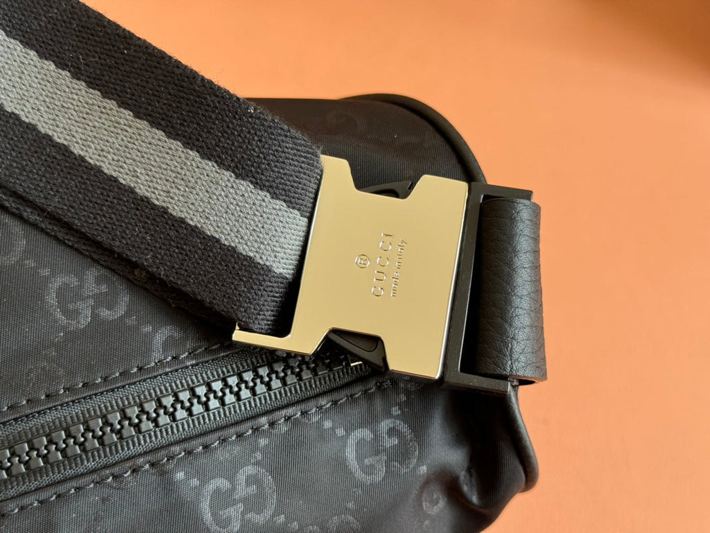 GUCCI NYLON LINE BODY BAG 27 IN BLACK  CANVAS