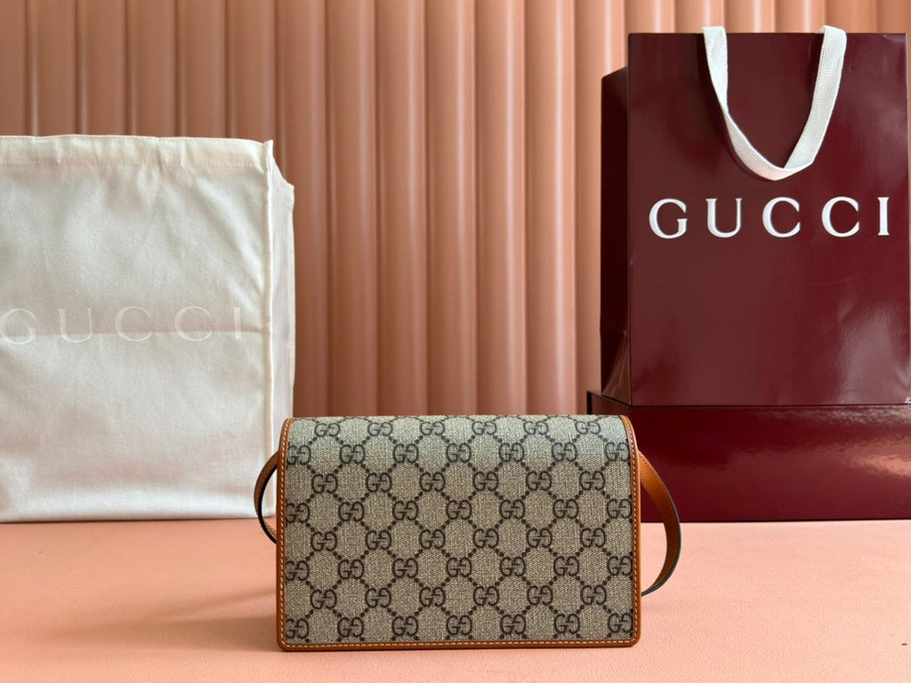 GUCCI EMBLEM WALLET  MONOGRAM 20 IN BEIGE AND DARK BROWN  CALFSKIN