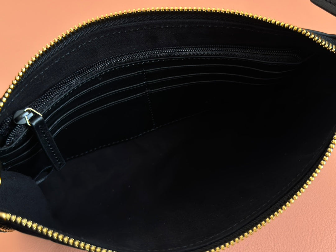 GUCCI RUBBER EFFECT SMALL WALLET ON CHAIN 22.5 IN BLACK CALFSKIN