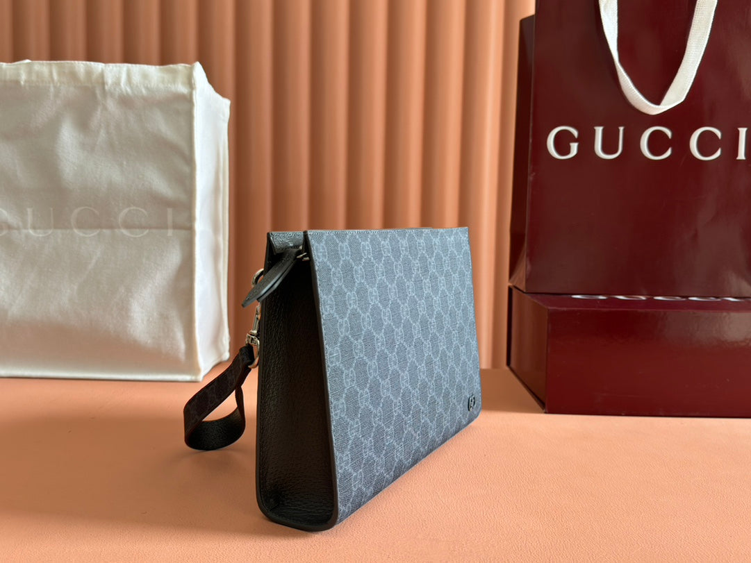 GUCCI NEO VINTAGE 26  SUPREME POUCH IN BLACK CANVAS
