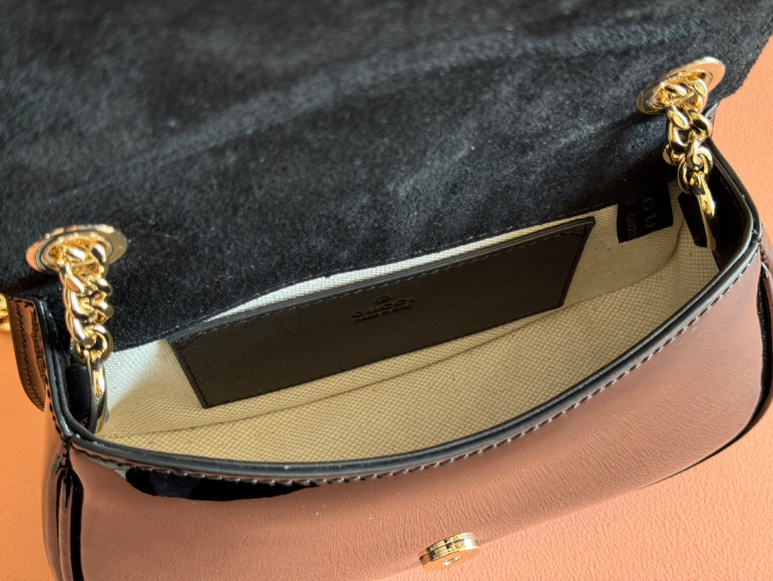 GUCCI SMALL BLONDIE SHOULDER BAG 21.5 IN BLACK PATENT CALFSKIN