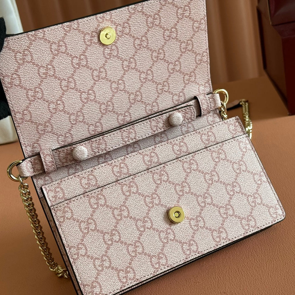 GUCCI EMBLEM WALLET ON CHAIN 20 IN LIGHT PINK SMOOTH CALFSKIN