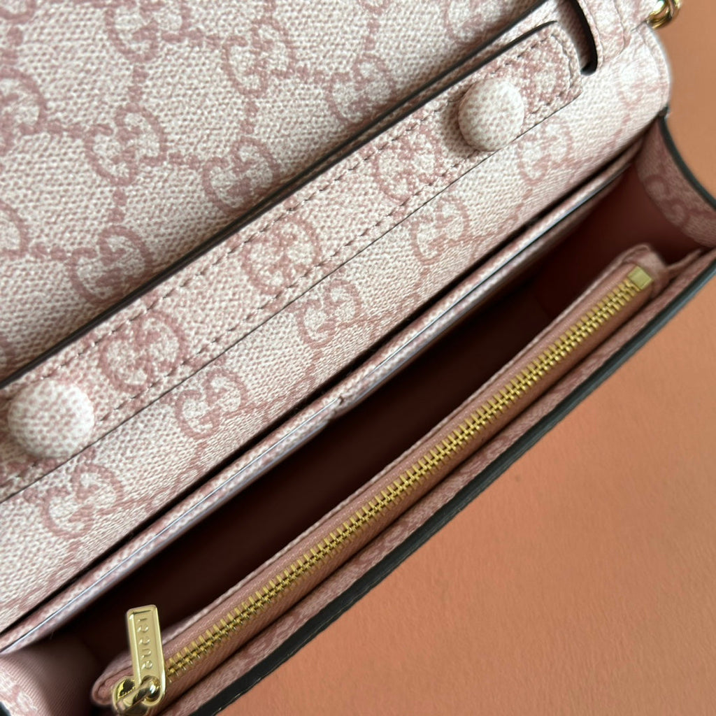 GUCCI EMBLEM WALLET ON CHAIN 20 IN LIGHT PINK SMOOTH CALFSKIN