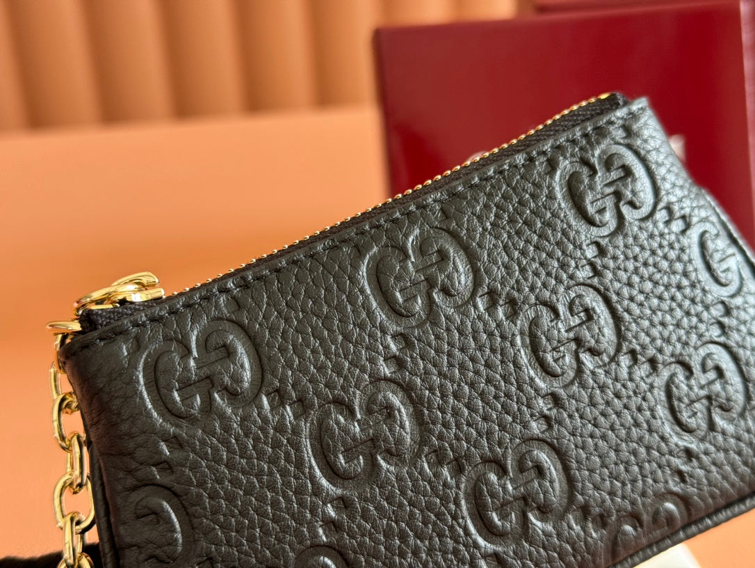 GUCCI EMBLEM ZIP KEY CASE 12 IN BLACK  GRAINY CALFSKIN