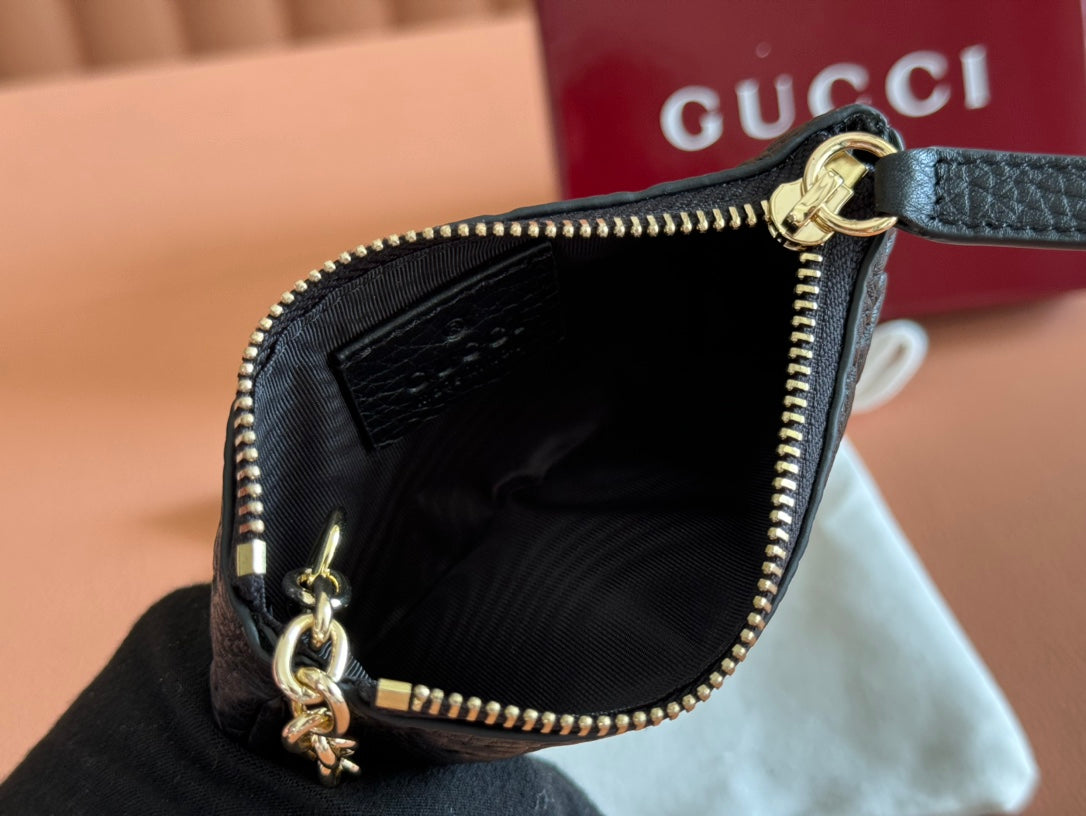 GUCCI EMBLEM ZIP KEY CASE 12 IN BLACK  GRAINY CALFSKIN