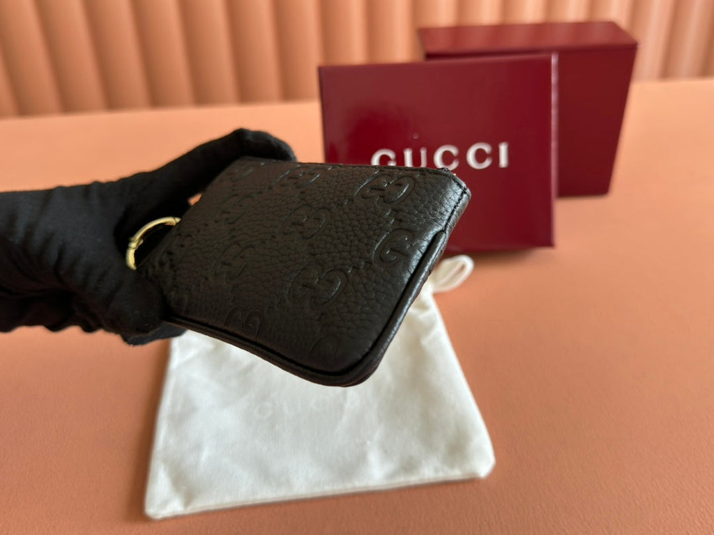 GUCCI EMBLEM ZIP KEY CASE 12 IN BLACK  GRAINY CALFSKIN