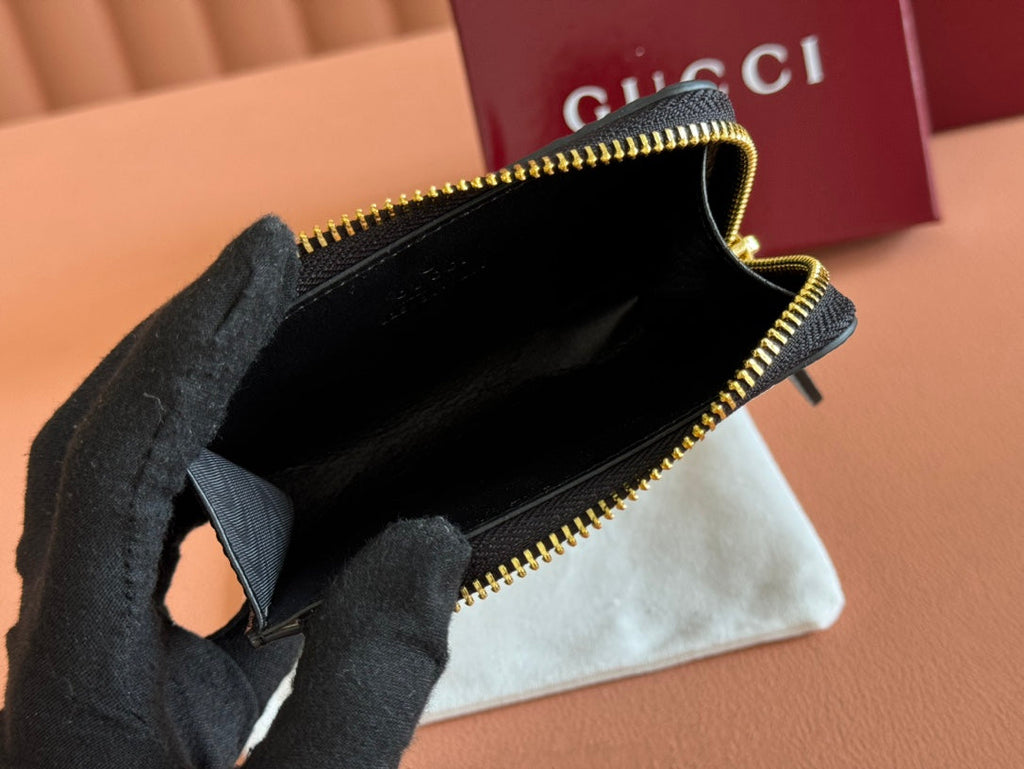 GUCCI EMBLEM ZIP CARD CASE 13 IN BLACK  GRAINY CALFSKIN