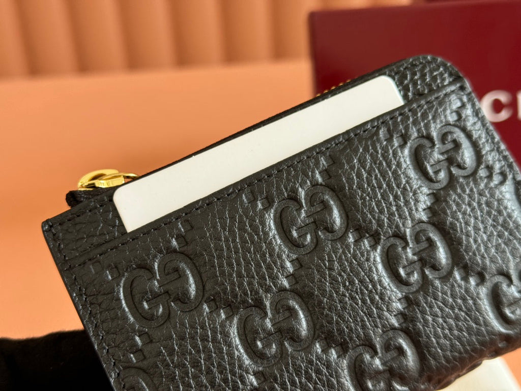 GUCCI EMBLEM ZIP CARD CASE 13 IN BLACK  GRAINY CALFSKIN
