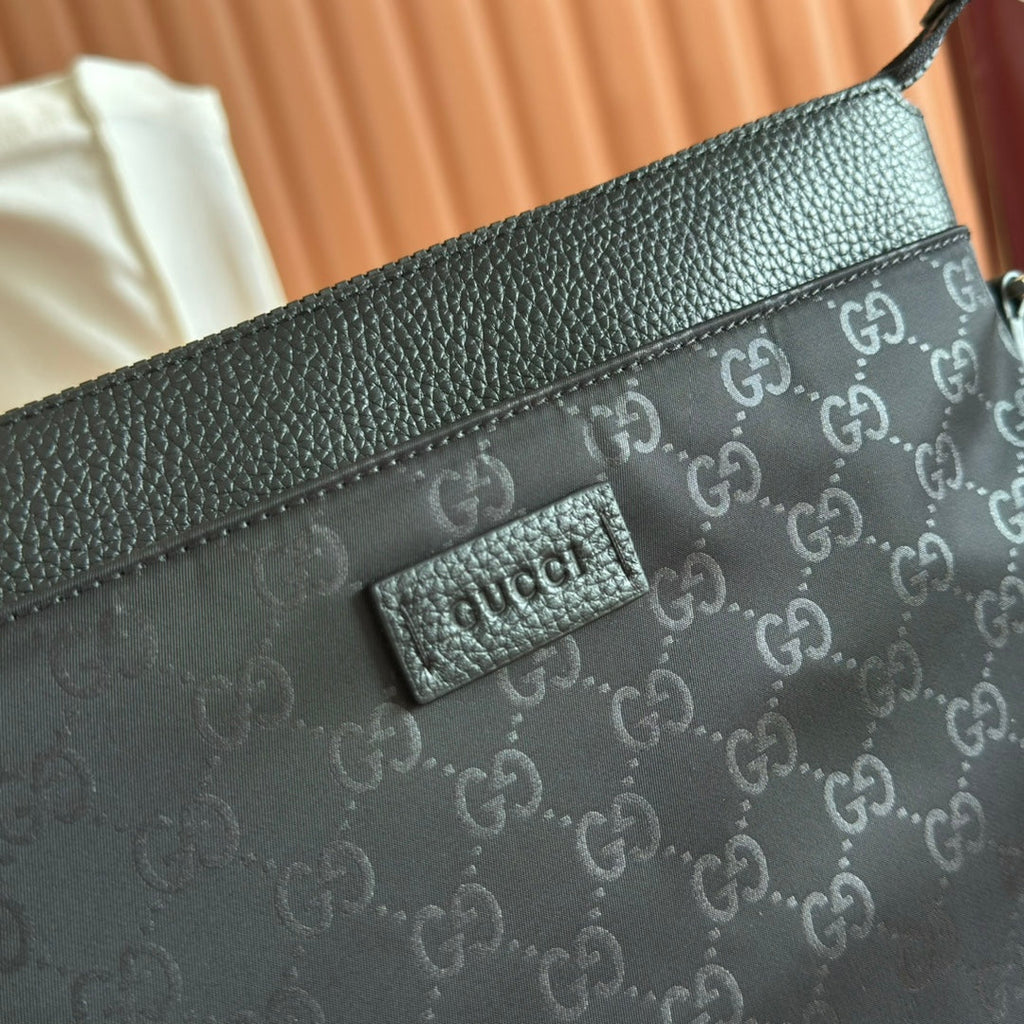 GUCCI MEDIUM CROSS MESSENGER BAG 29 IN BLACK FABRIC