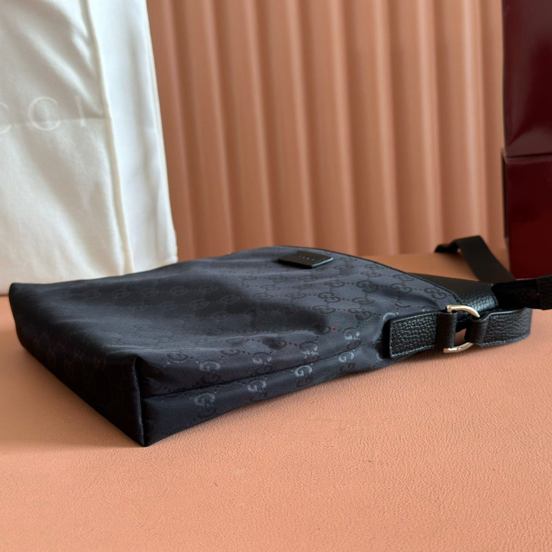 GUCCI MEDIUM CROSS MESSENGER BAG 29 IN BLACK FABRIC