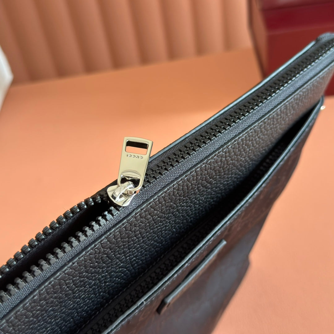 GUCCI MEDIUM CROSS MESSENGER BAG 29 IN BLACK FABRIC