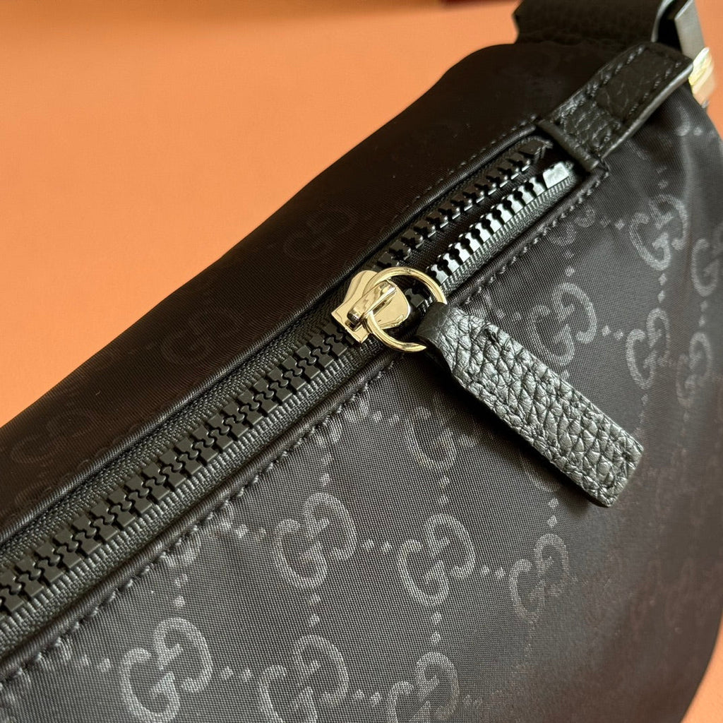 GUCCI BIKE BAG HIPACK 27 IN BLACK  FABRIC