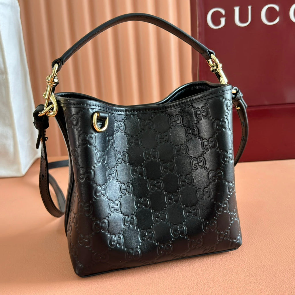 GUCCI 26S HAND BAG 19 IN BLACK CALFSKIN WITH MONOGRAM PATTERN