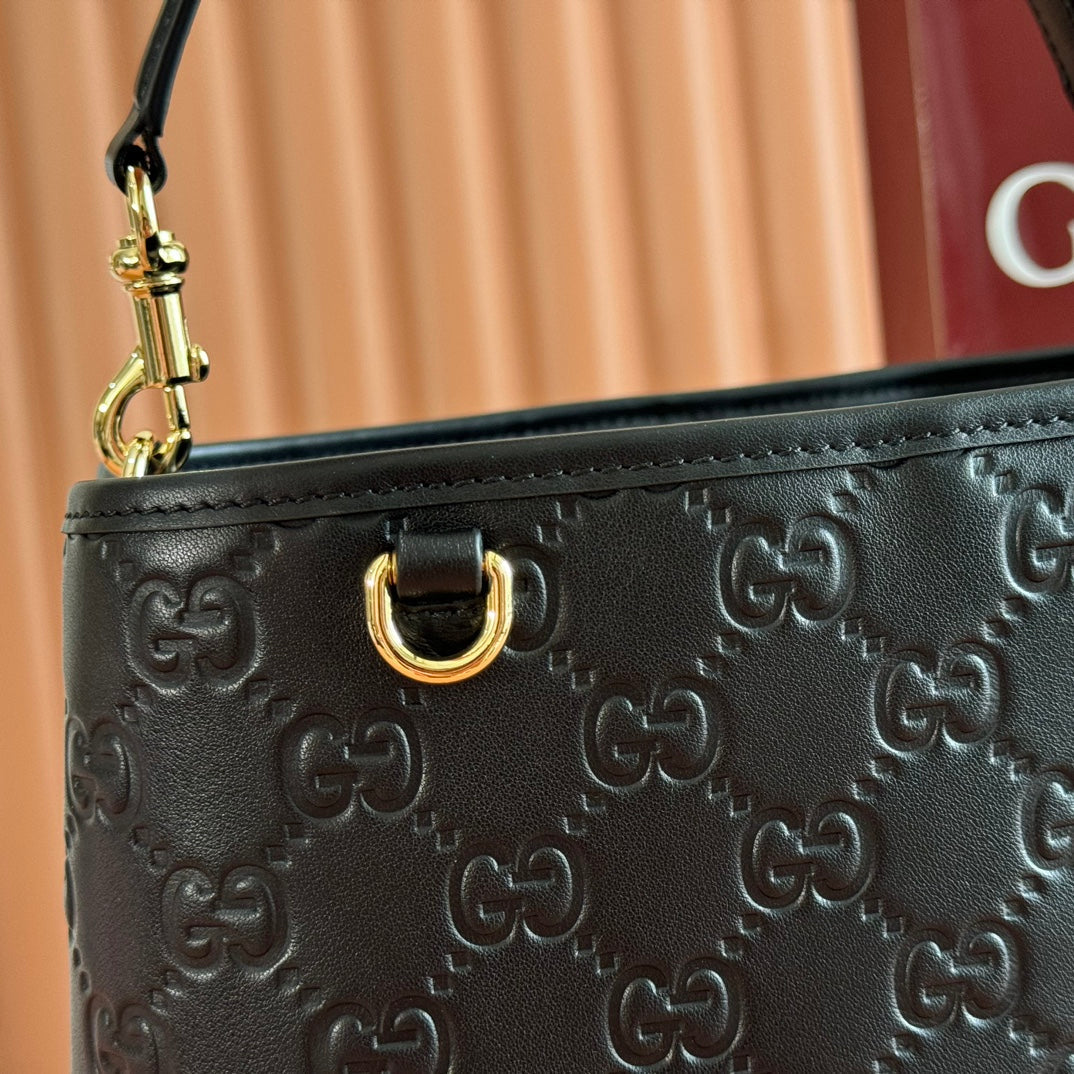 GUCCI 26S HAND BAG 25 IN BLACK CALFSKIN WITH MONOGRAM PATTERN