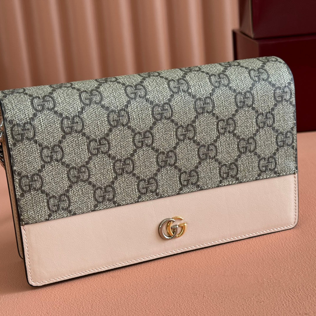 GUCCI MARMONT WALLET ON CHAIN 20 BEIGE AND WHITE IN CALFSKIN