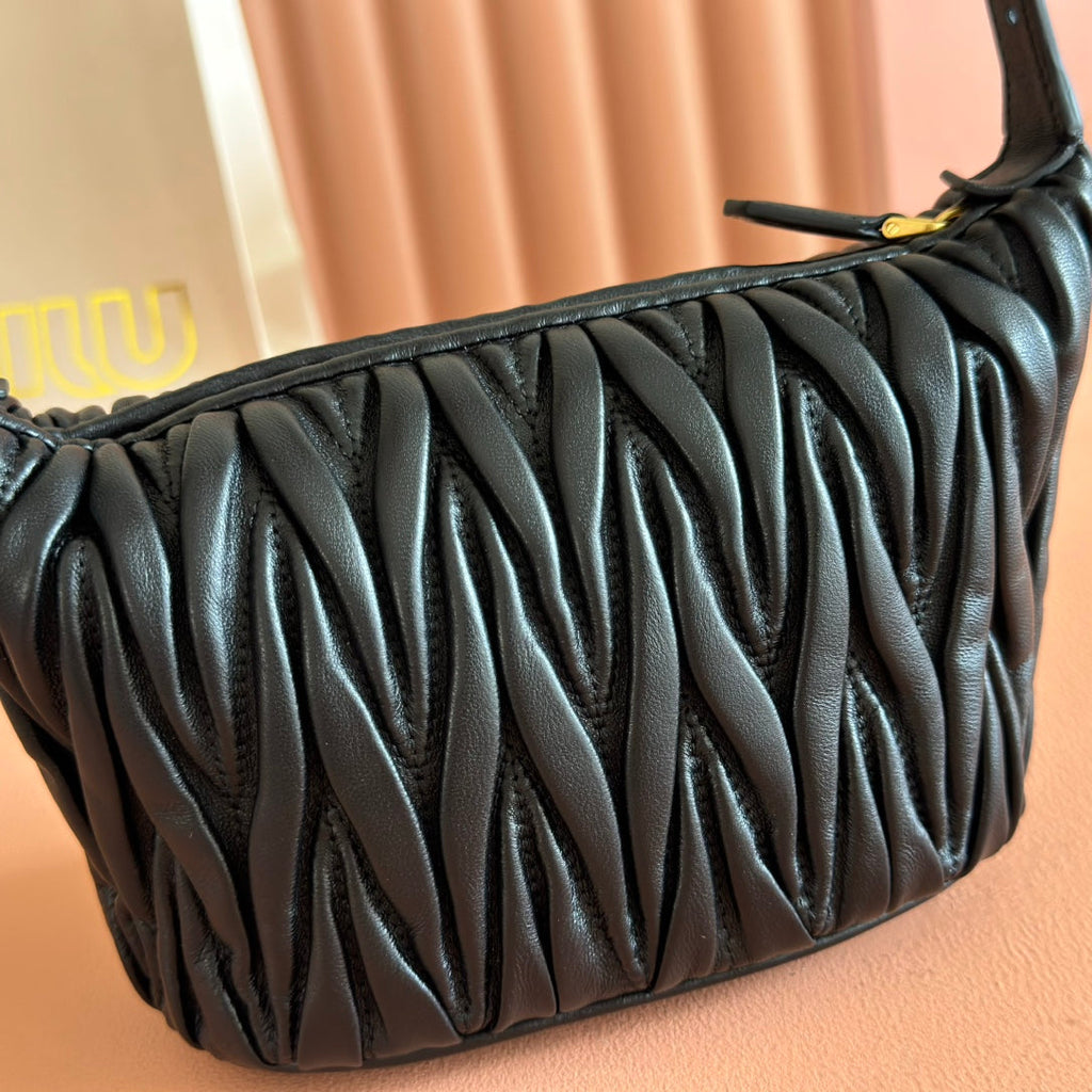 MIUMIU 26S POUCH BAG 15 IN BLACK CALFSKIN GOLD HARDWARE