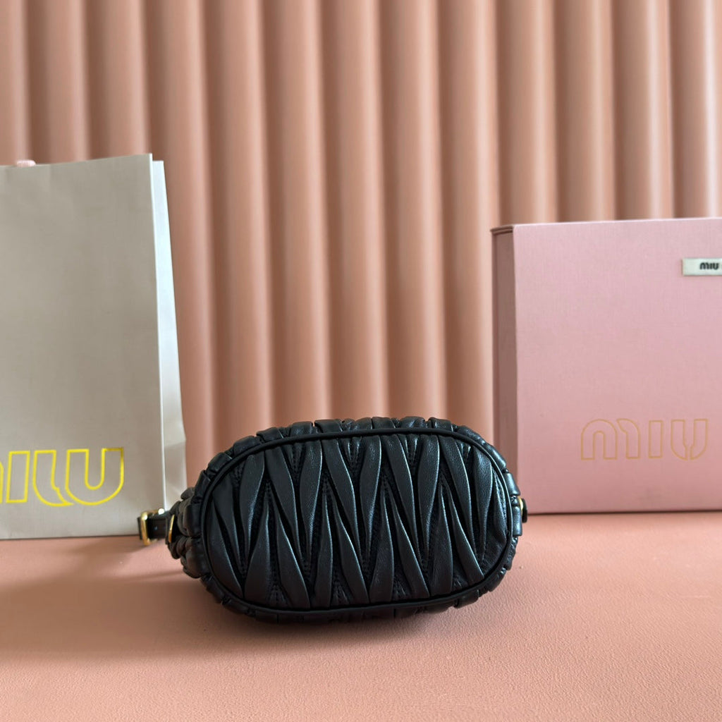 MIUMIU 26S POUCH BAG 15 IN BLACK CALFSKIN GOLD HARDWARE