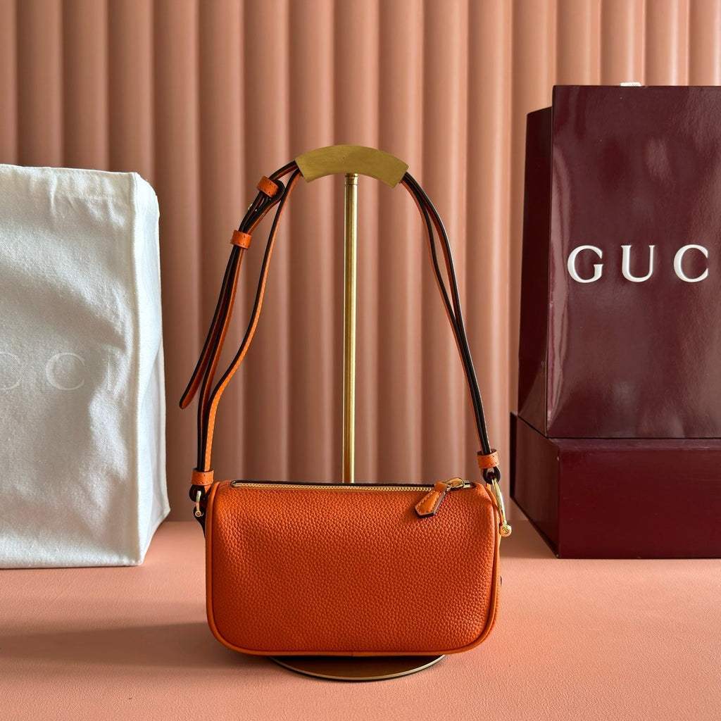 GUCCI 26S SHOULDER BAG 19 IN ORANGE CALFSKIN
