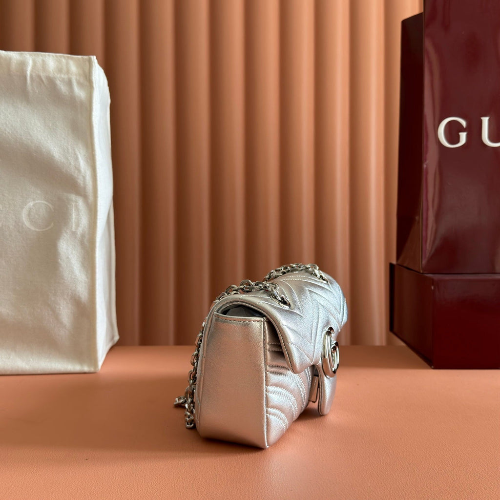 GUCCI 26S  MARMONT BAG 22 IN SILVER LAMBSKIN