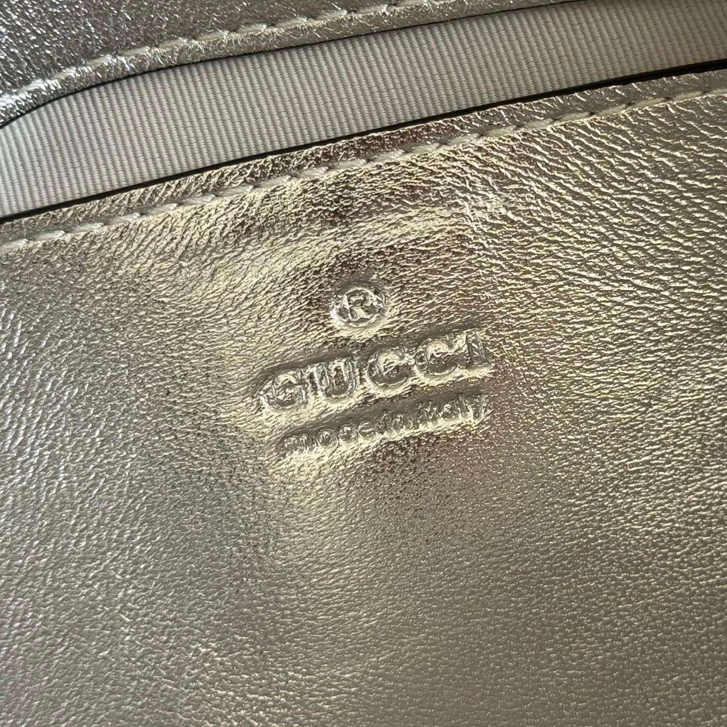 GUCCI 26S  MARMONT BAG 22 IN SILVER LAMBSKIN