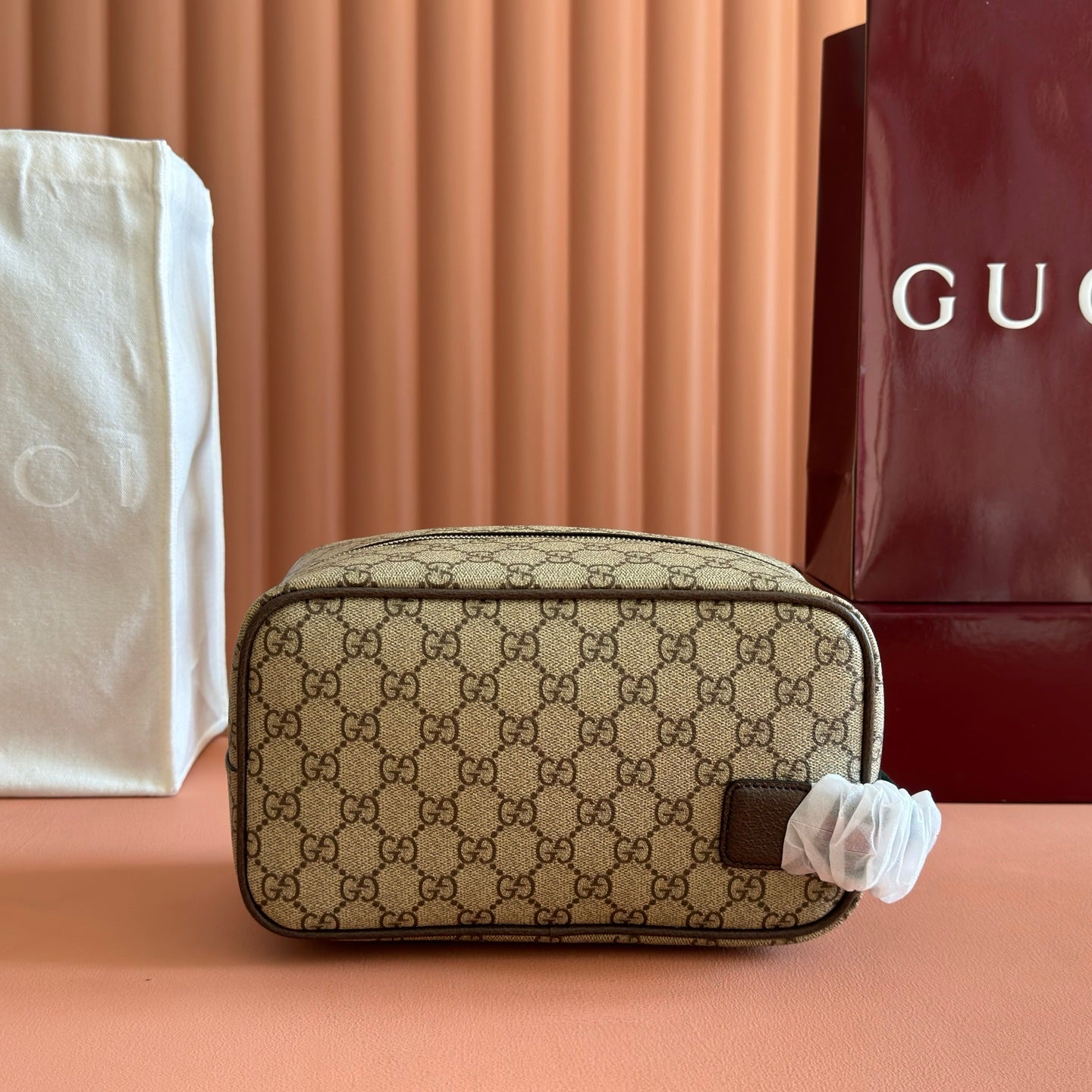 GUCCI 26S  TOILETRY CASE 28 IN DARK BEIGE AND BROWN CANVAS