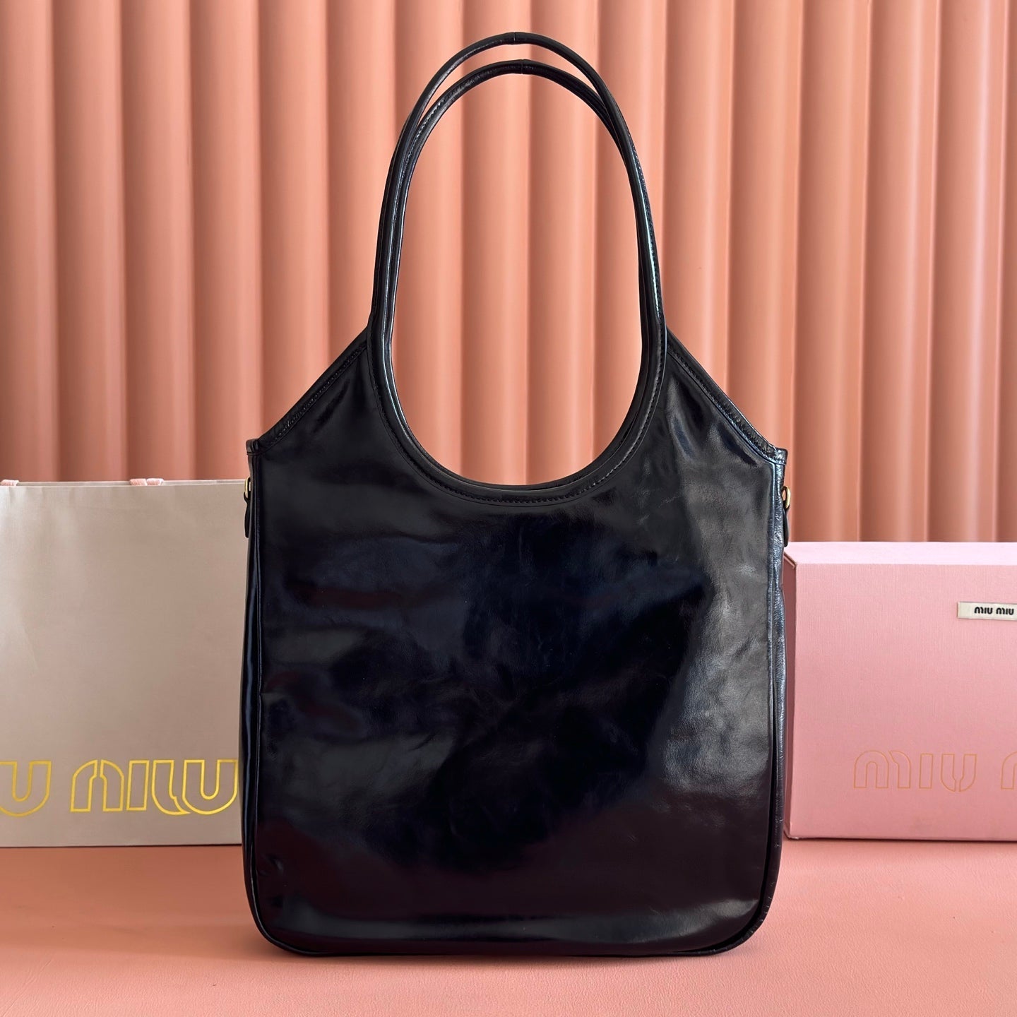 MIUMIU 26S IVY 40 TOTE IN BLACK PATENT CALFSKIN