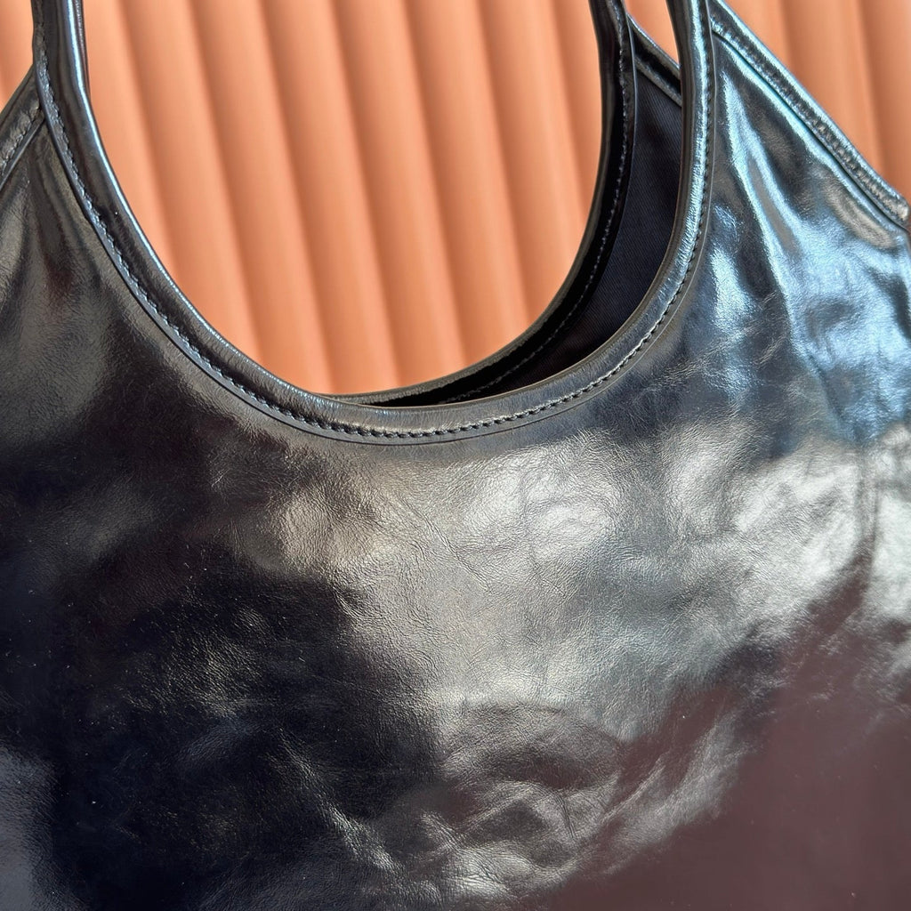 MIUMIU 26S IVY 40 TOTE IN BLACK PATENT CALFSKIN