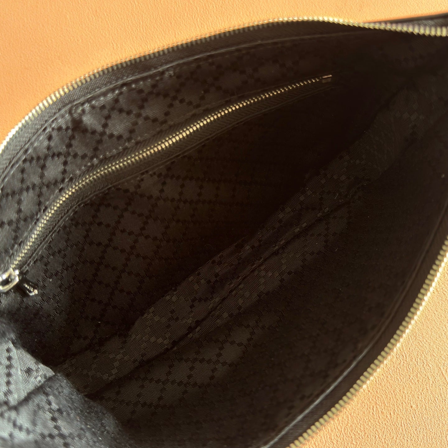 GUCCI 26S LUNETTA SHOULDER BAG 22 IN BLACK CALFSKIN