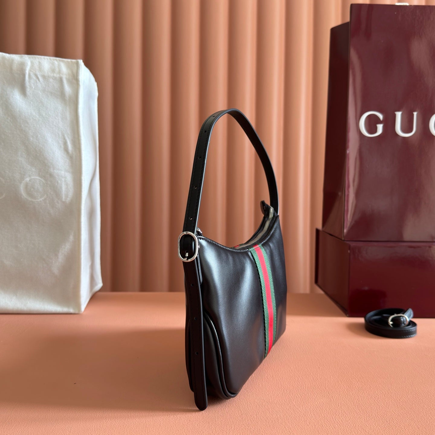 GUCCI 26S LUNETTA SHOULDER BAG 22 IN BLACK CALFSKIN