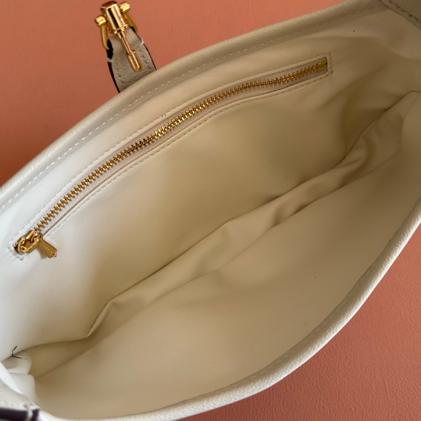 GUCCI 26S JACKIE SLIM SHOULDER BAG 27 IN CREAM WHITE CALFSKIN