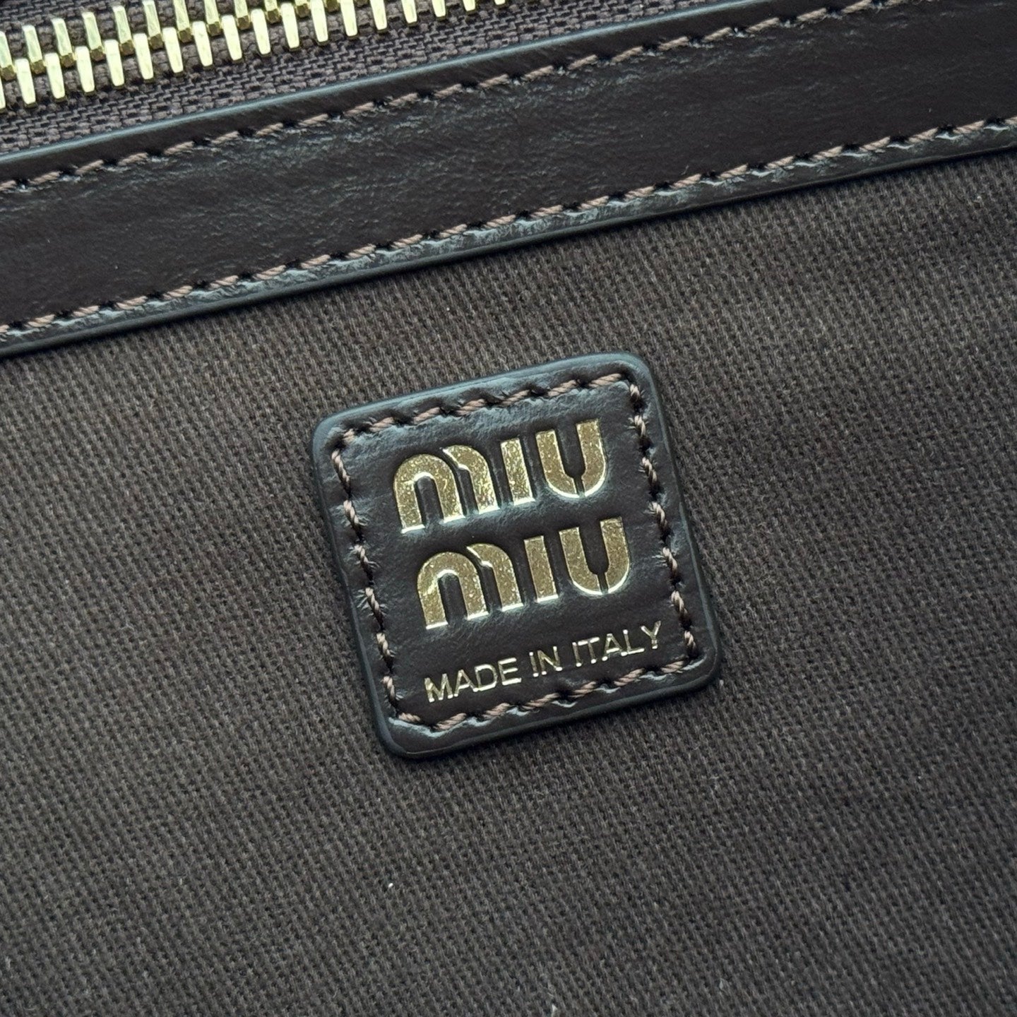 MIUMIU 26S IVY 40 TOTE IN DARK BROWN PATENT CALFSKIN