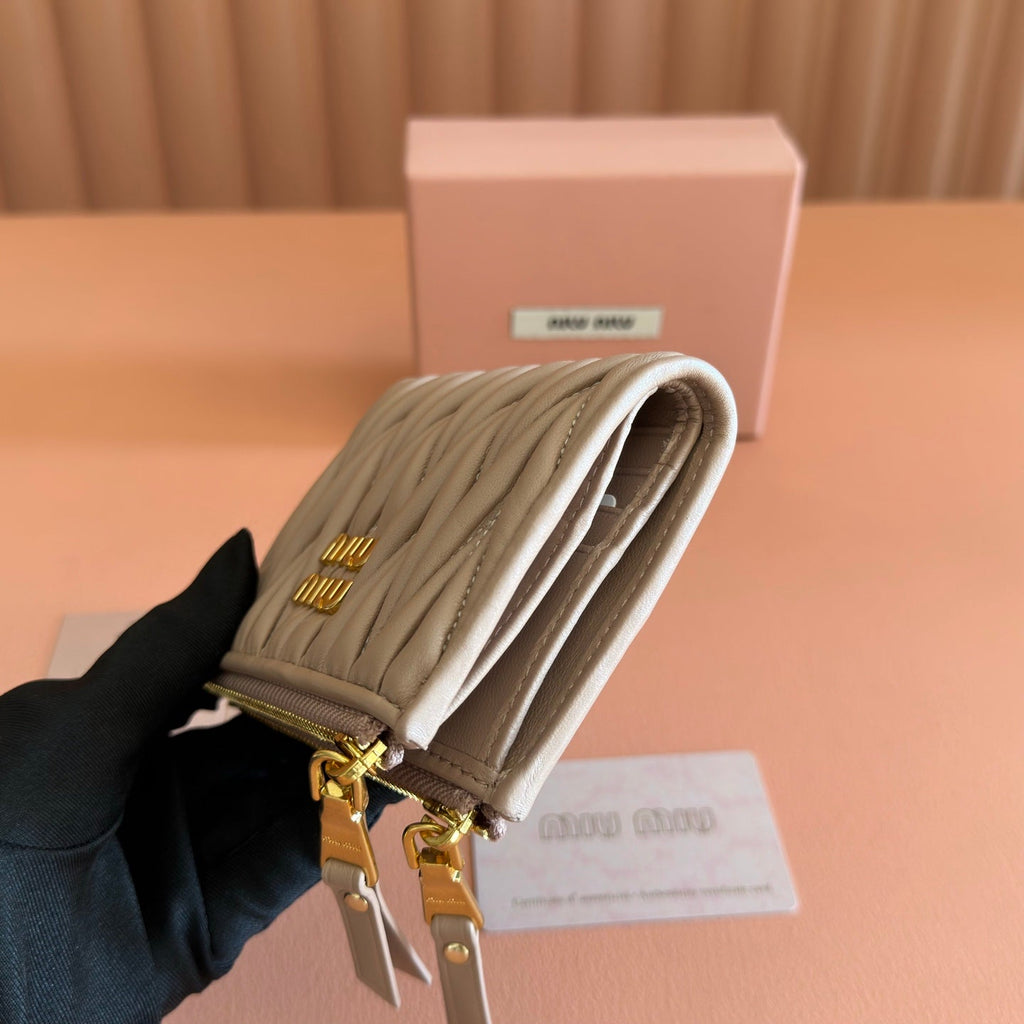 MIUMIU 26S SMALL MATELASSE CARD HOLDER 11 IN LIGHT BROWN CALFSKIN GOLD HARDWARE