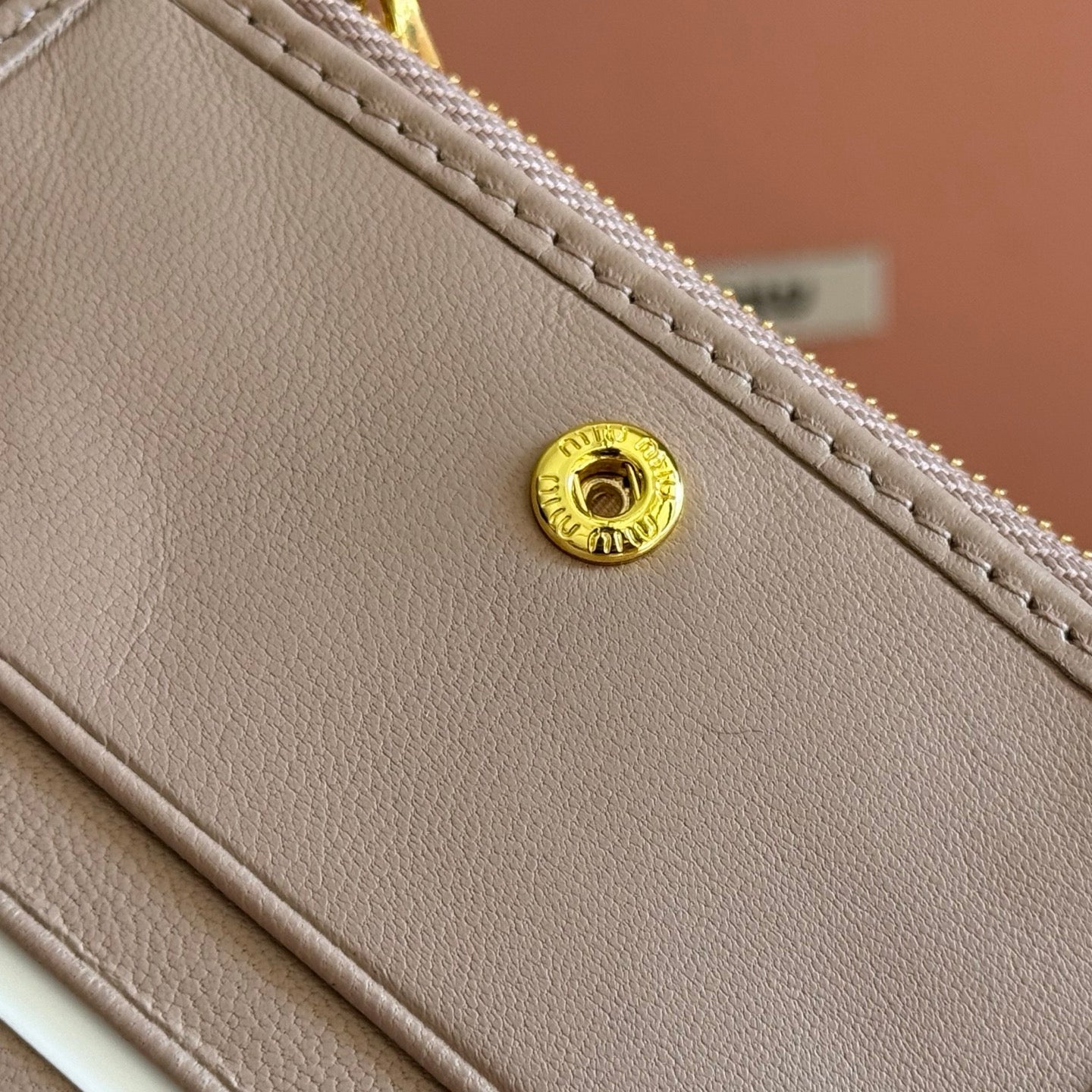 MIUMIU 26S SMALL MATELASSE CARD HOLDER 11 IN LIGHT BROWN CALFSKIN GOLD HARDWARE