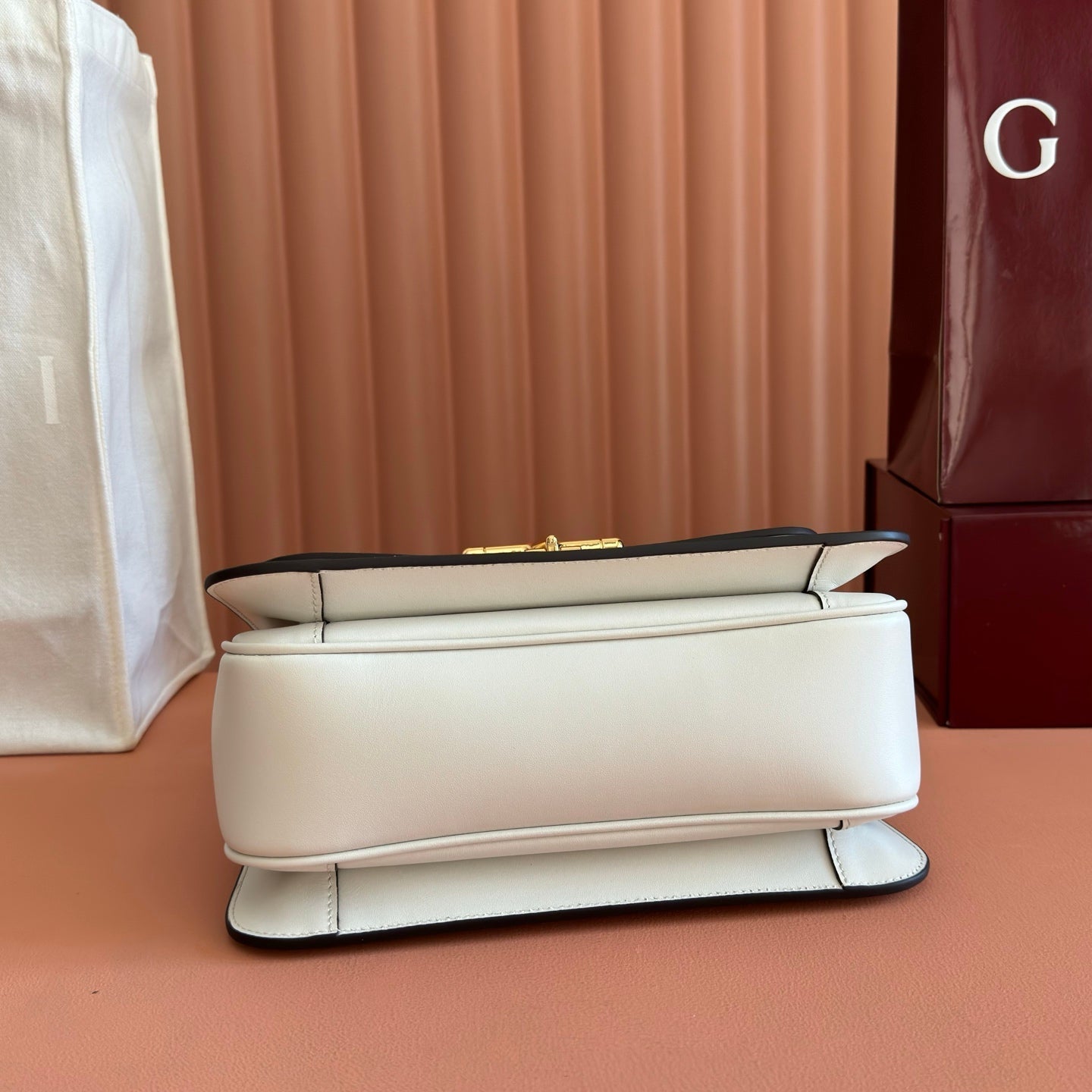 GUCCI 26S SIENA TOP HANDLE BAG 25 IN WHITE CALFSKIN