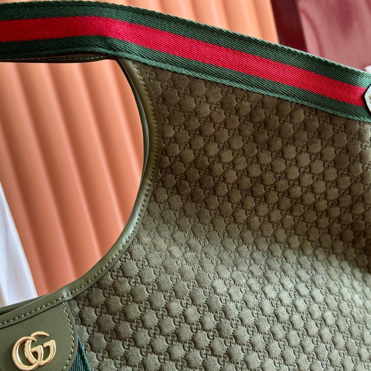 GUCCI 26S GIGLIO LARGE TOTE BAG 60 IN DARK MOSS GREEN EMBOSSED SUEDE
