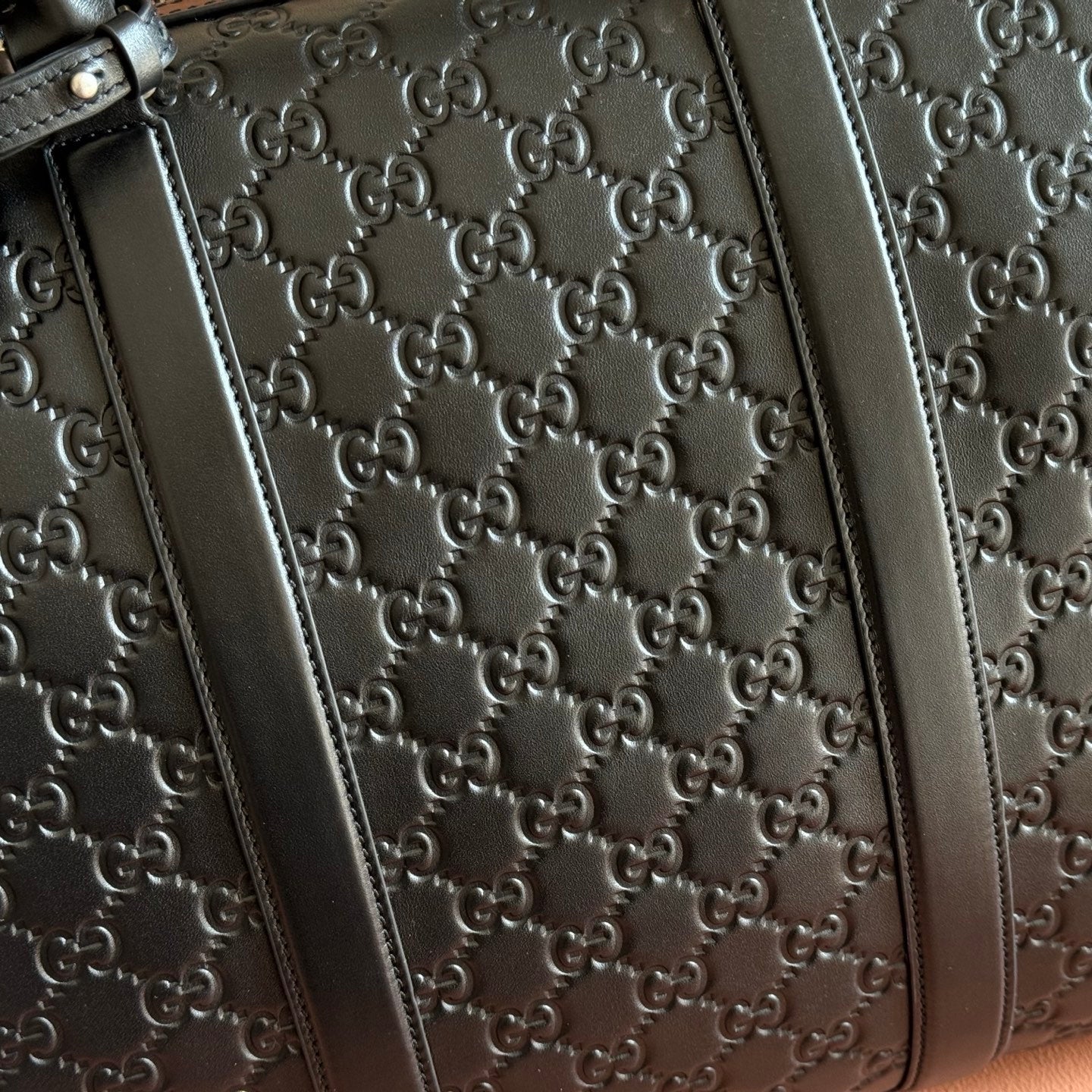 GUCCI 26S EMBLEM DUFFLE BAG 45 IN BLACK EMBOSSED CALFSKIN