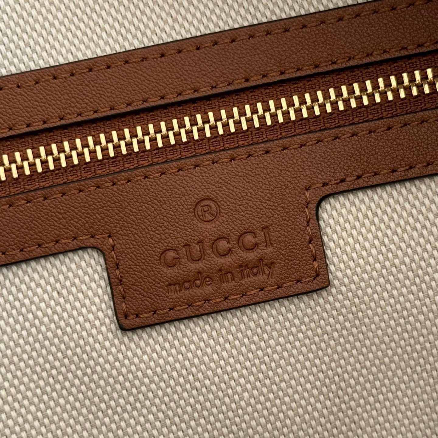 GUCCI 26S SHOULDER BAG 40 IN BROWN EMBOSSED SUEDE
