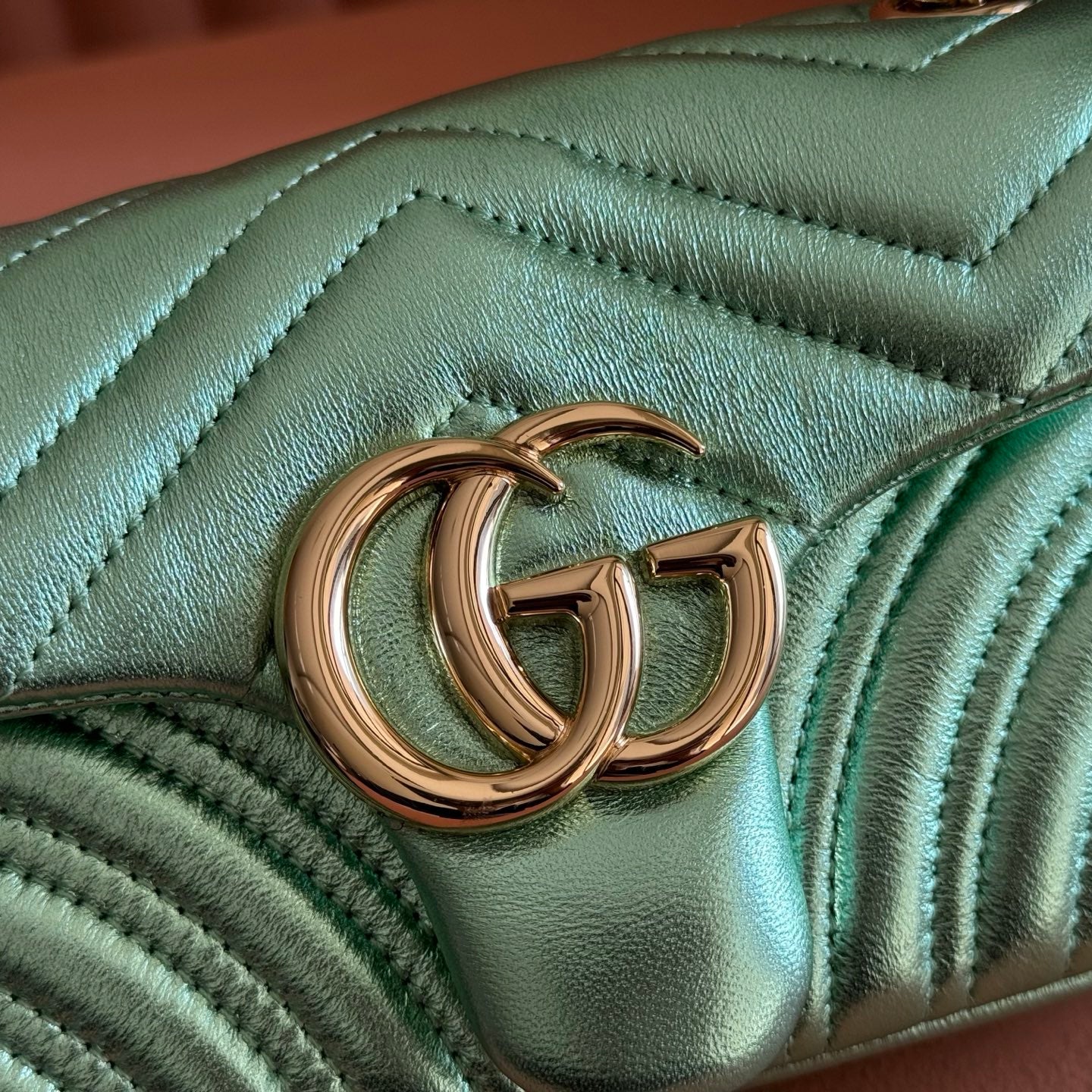 GUCCI 26S  MARMONT BAG 22 IN METALLIC PALE GREEN LAMBSKIN