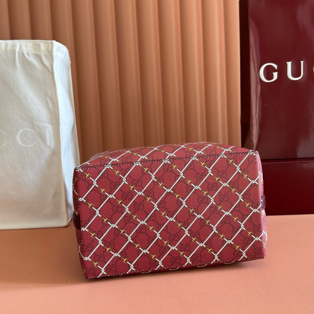 GUCCI 26S  EMBLEM BUCKET BAG 25 IN DARK RED COATED FABRIC